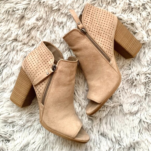 Universal Thread Shoes - Universal Thread Peep Toe Heel Booties in Tan Collie Size 11